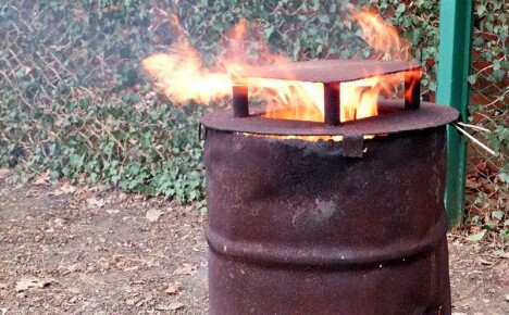 Incinerador de resíduos no país a partir de um barril