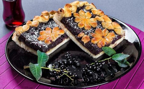 Paukščių vyšnių pyrago receptas - virkite su grietinėle ir be jos