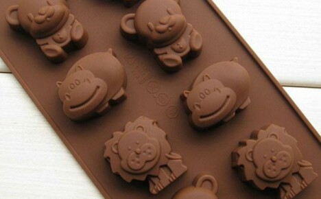 Um geformte Schokolade herzustellen, benötigen Sie eine Silikon-3D-Form aus China