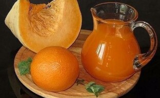 Neobvykle chutný a zdravý dýňový džus s pomeranči na zimu