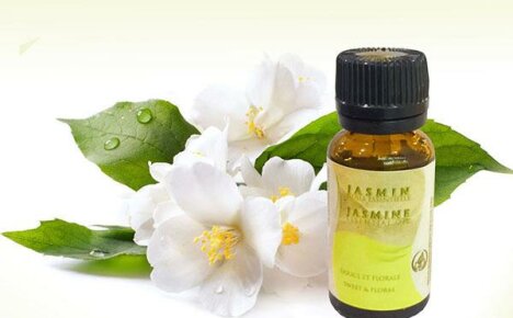 Properties and applications of jasmine oil in medicine and cosmetology