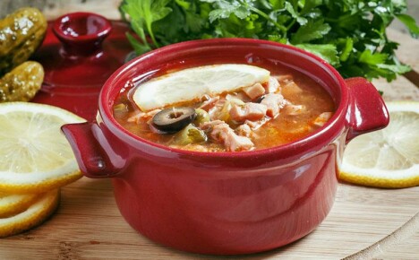 Рецепта за супа Солянка, използваща различни съставки