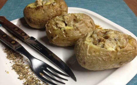 Rychlé a snadné vaření lahodných brambor v mikrovlnné troubě