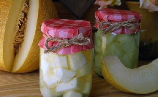 Eingelegte Melone für den Winter oder was aus unreifen Früchten hergestellt werden kann