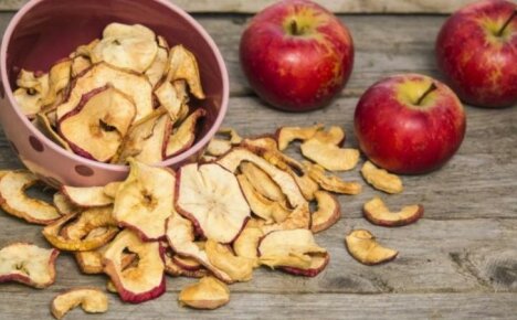I benefici delle mele essiccate per il corpo: ciò che dà una manciata di frutta secca