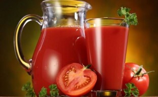 Why is tomato juice useful, and when is it better to refuse it
