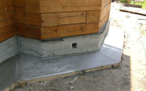 Hoe je met je eigen handen een blinde plek van een huis uit beton kunt maken