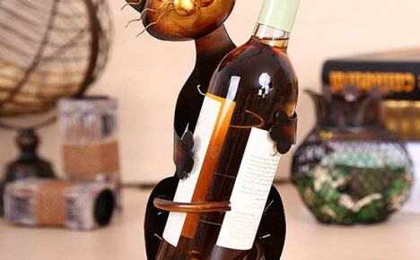 El soporte de vino Kitten de China es un accesorio increíble en la mesa.