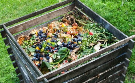 What can be put in a compost heap - do it yourself organic fertilizer