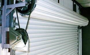 Rolling shutters with electric drive: installation features