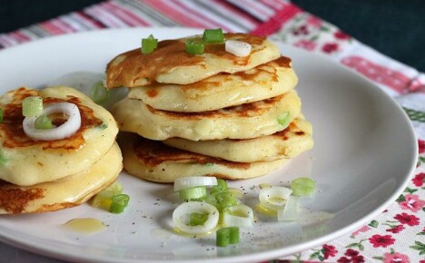 Cooking delicious onion pancakes at home for the whole family