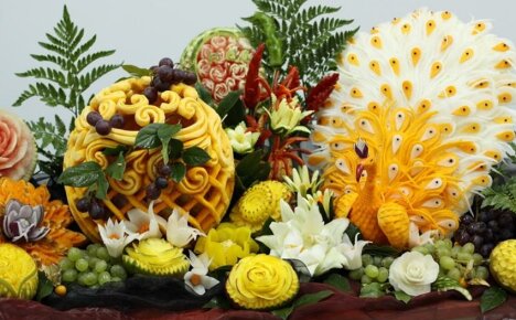 What is fruit and vegetable carving - art can be edible