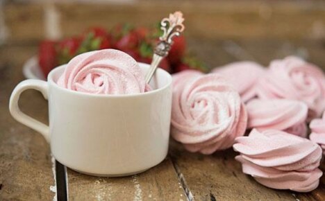 Heerlijke aardbeien-marshmallows koken in je eigen keuken