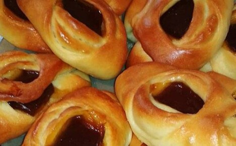 Jam buns - homemade baked goods without the hassle