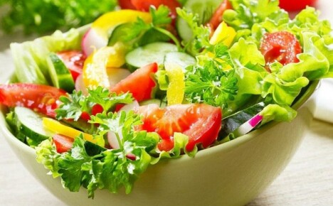 Come chef esperti preparano deliziose insalate estive