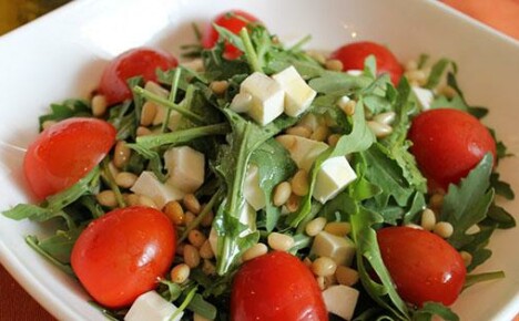Salad sinh tố của Sa hoàng với rau arugula cho bữa ăn hàng ngày