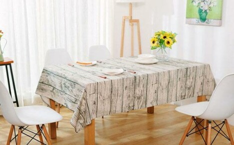 Wir treffen Gäste mit einer selbst zusammengestellten Tischdecke eines chinesischen Herstellers