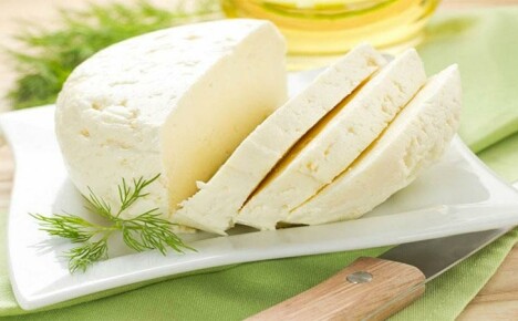 Wie man köstlichen hausgemachten Käse mit eigenen Händen macht