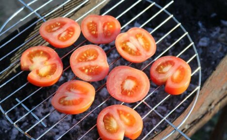 Kaip virti ant grotelių keptus pomidorus - subtilybės pradedantiesiems