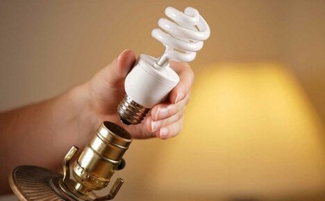 Varför blinkar energisparlampan när lampan är släckt och hur man löser problemet