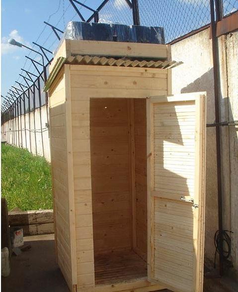 dřevěná sprcha pro letní sídlo