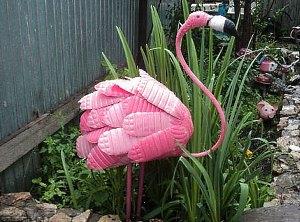 rosa Flamingo aus Flaschen
