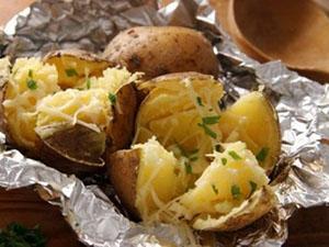 Pieczone ziemniaki w folii