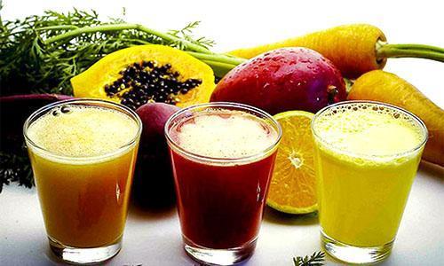Färsk naturlig juice är bra för kroppen