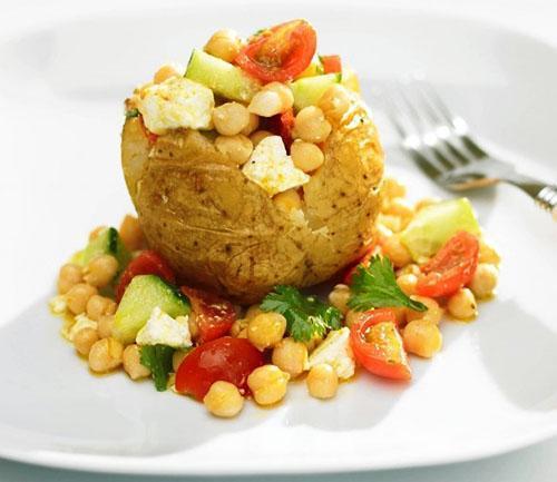 Gebakken aardappelen met groenten