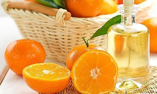 Mandarinenöl hilft, den Ton zu erhöhen und das Wohlbefinden zu verbessern
