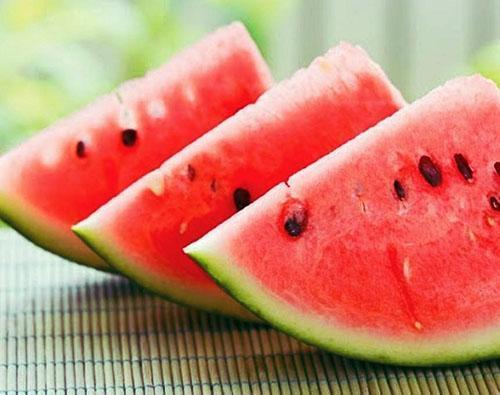 Het drinken van watermeloen voor diabetes vereist voorzichtigheid
