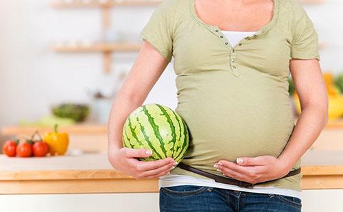 يحتاج جسد الأم الحامل إلى تغذية جيدة