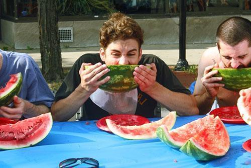 Als u te veel watermeloen drinkt, kunt u in de problemen komen