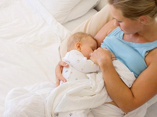 Az ápoló anya számára elsősorban a csecsemő egészsége fontos.