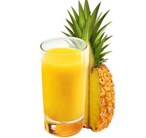 Fresh pineapple juice at home