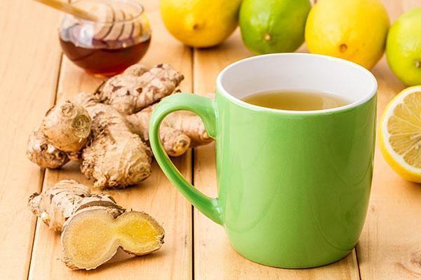 Tee mit Ingwer, Zitrone und Honig