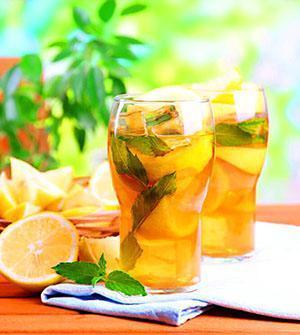 Healthy iced tea with lemon and mint