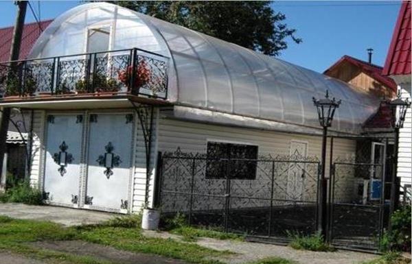 Garázs tető üvegház