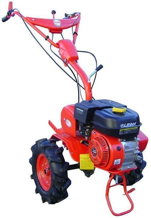 Pro ruční traktor Salute se používají motory různých výkonů