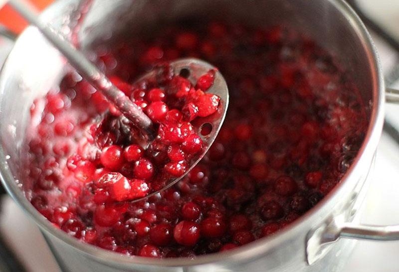 grind lingonberries with a crush
