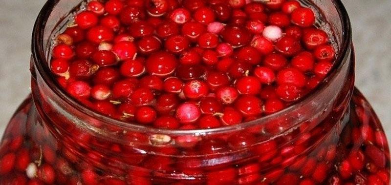 fill jars with lingonberries