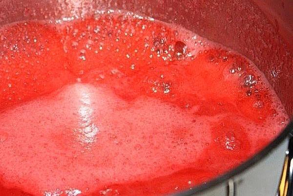 koka jordgubbspurén med gelatin