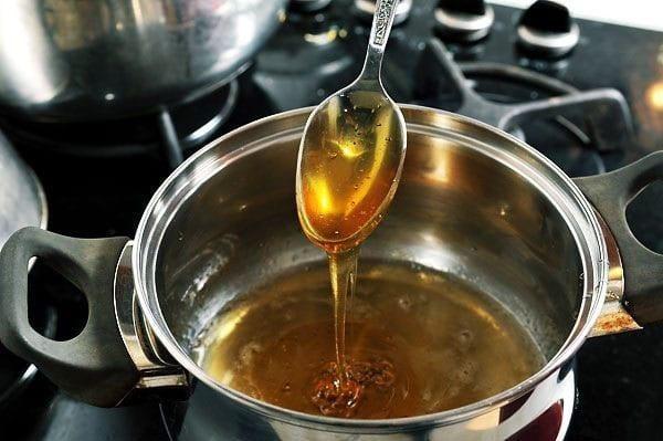 far bollire lo sciroppo con miele e limone