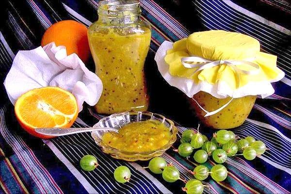 skanus agrastų desertas su citrusiniais vaisiais
