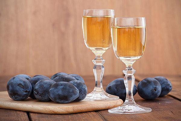 švestkové víno