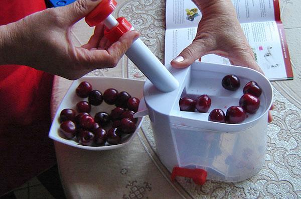 remove seeds from cherries