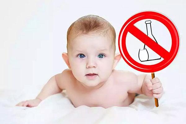 không nên cho trẻ em uống cồn thuốc