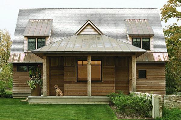 telhado de uma casa de madeira
