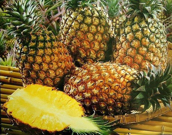soczyste słodkie ananasy