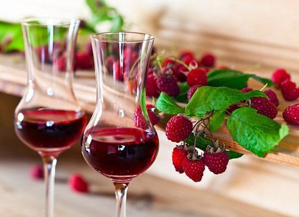 aromatyczne wino malinowe